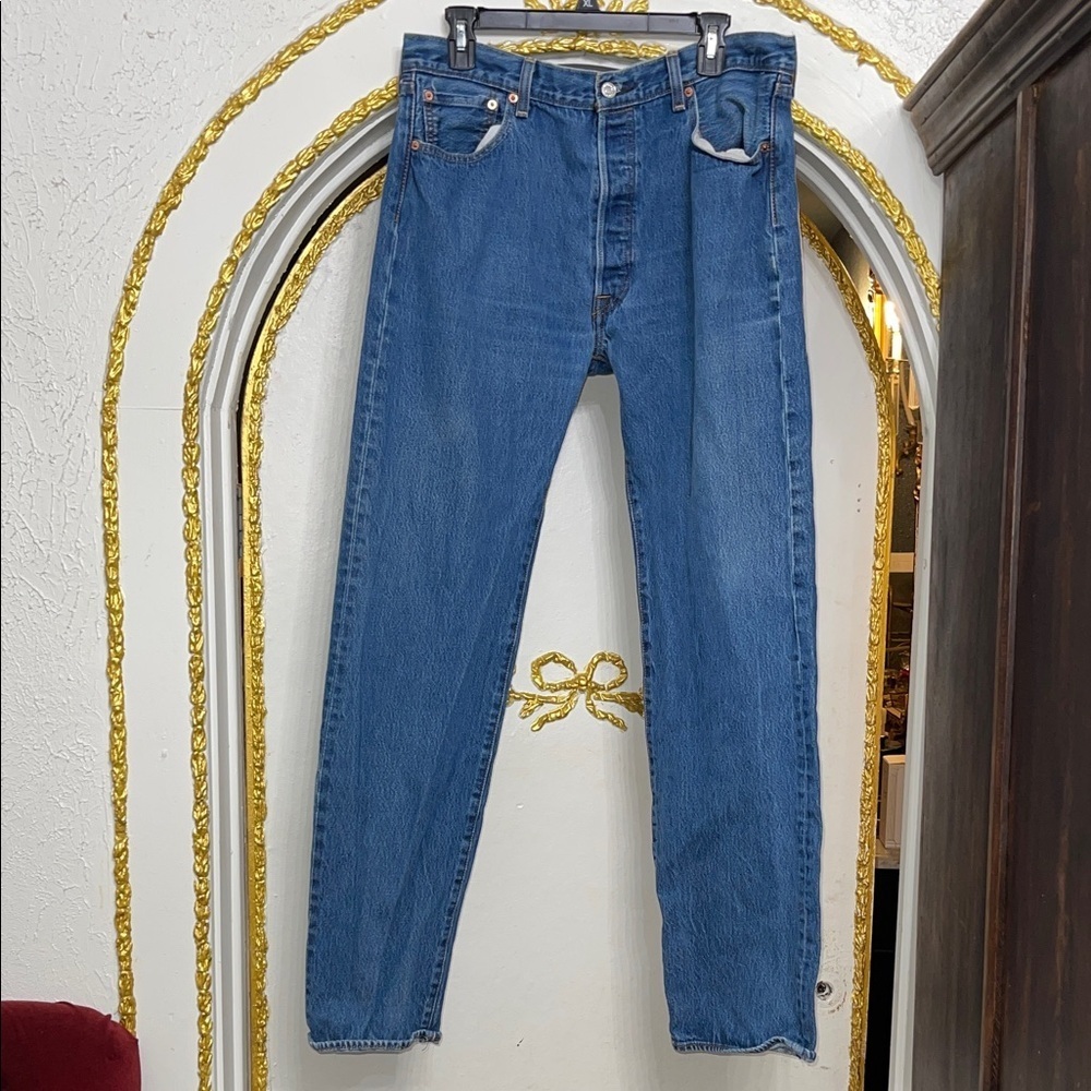 Levi’s 501 Button Fly Jeans Men’s 38x38 Straight Leg Medium Wash Classic Denin
